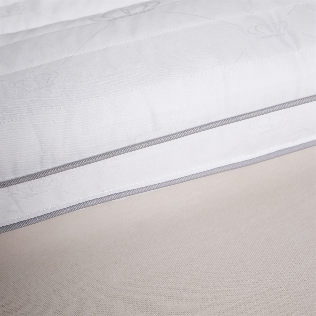 91家纺网 家纺一手货源 找家纺 （总）麦肯锡 2025新款皇冠蚕丝决明子枕枕头枕芯