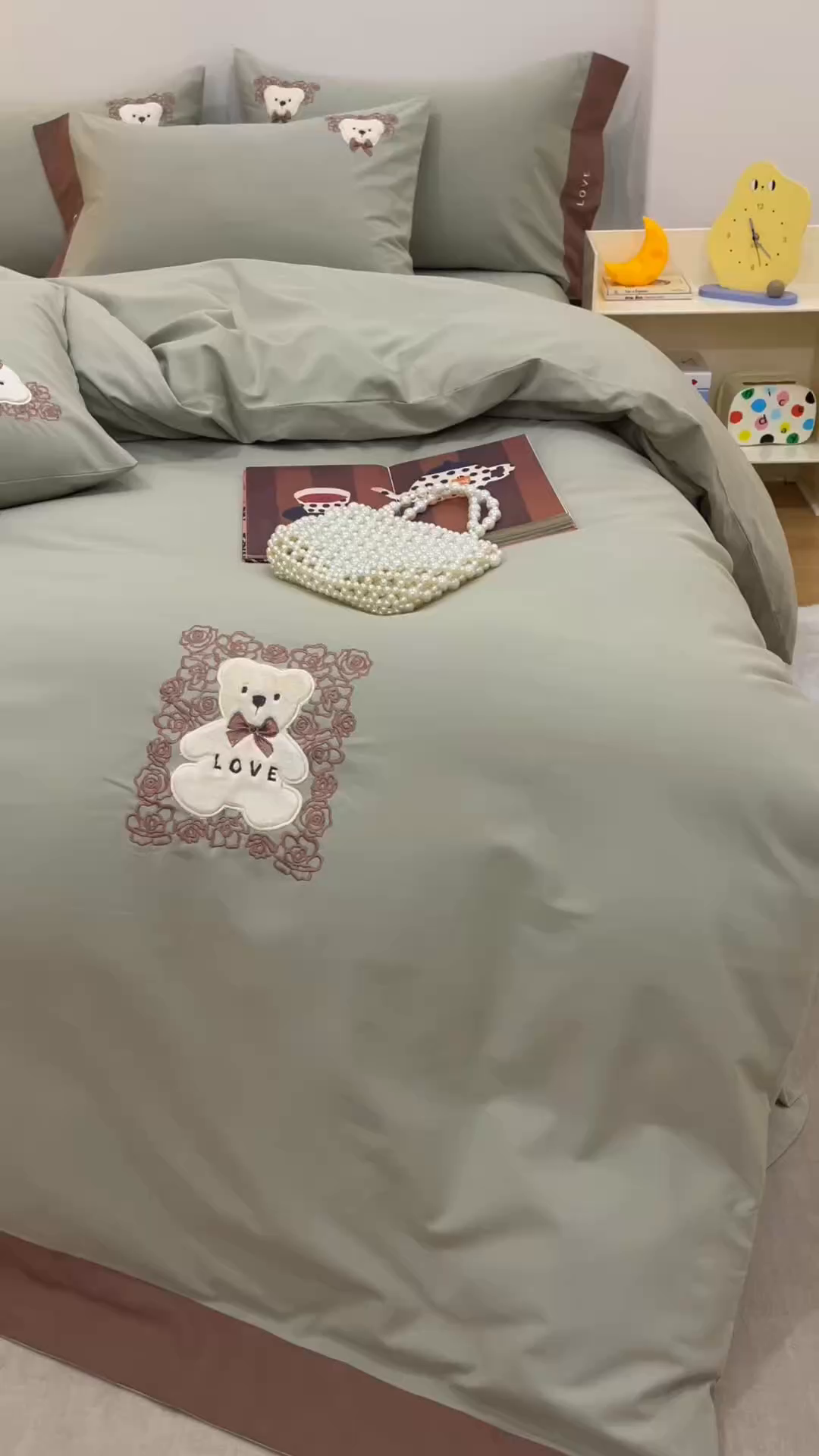 91家纺网 家纺一手货源 找家纺 （总）艾莱家纺 2025新款A类新疆长绒棉纯棉加厚柔顺磨毛贴布绣四件套-奶芙