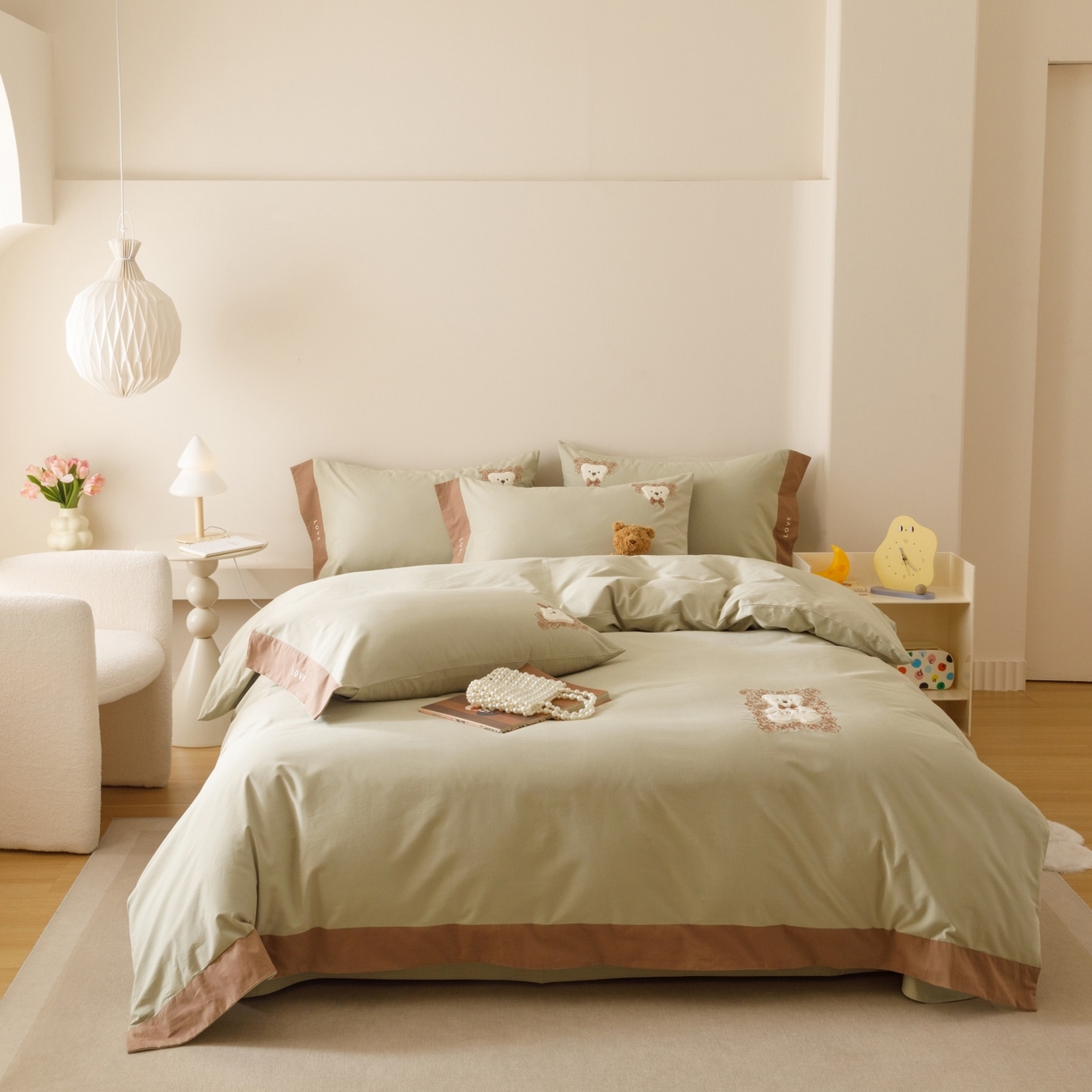 91家纺网 家纺一手货源 找家纺 （总）艾莱家纺 2025新款A类新疆长绒棉纯棉加厚柔顺磨毛贴布绣四件套-奶芙