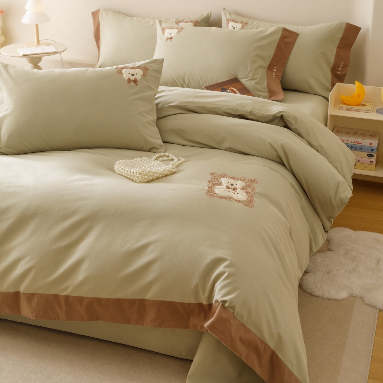 91家纺网 家纺一手货源 找家纺 （总）艾莱家纺 2025新款A类新疆长绒棉纯棉加厚柔顺磨毛贴布绣四件套-奶芙