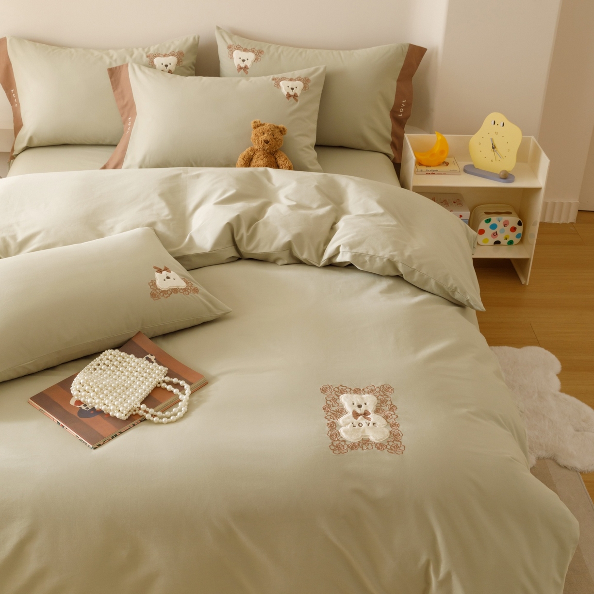 91家纺网 家纺一手货源 找家纺 （总）艾莱家纺 2025新款A类新疆长绒棉纯棉加厚柔顺磨毛贴布绣四件套-奶芙