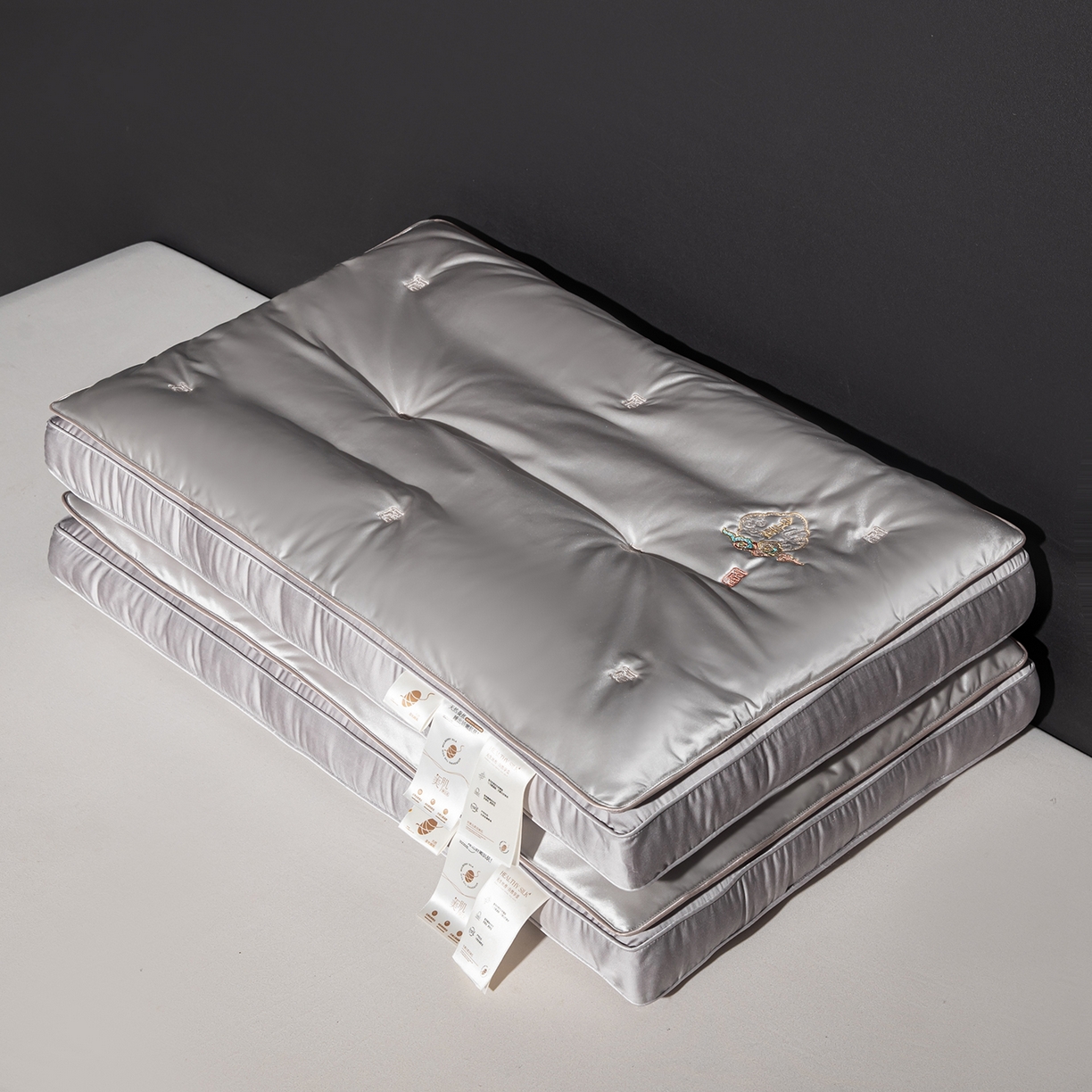 91家纺网 家纺一手货源 找家纺 （总）麦肯锡 2025新款九福蚕丝刺绣枕枕头枕芯