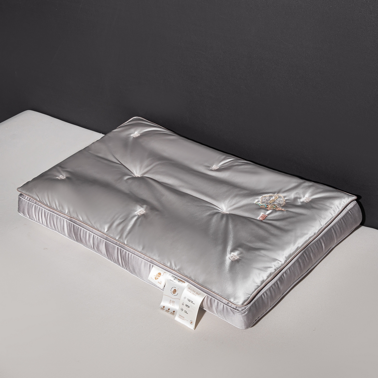 91家纺网 家纺一手货源 找家纺 （总）麦肯锡 2025新款九福蚕丝刺绣枕枕头枕芯