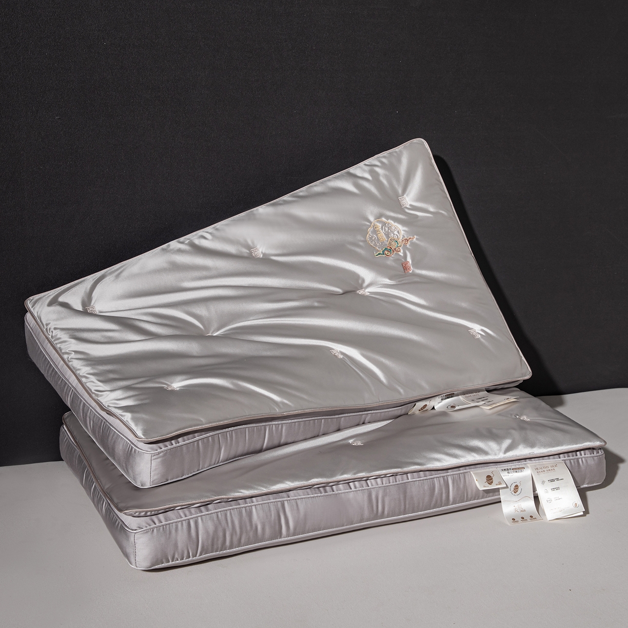 91家纺网 家纺一手货源 找家纺 （总）麦肯锡 2025新款九福蚕丝刺绣枕枕头枕芯