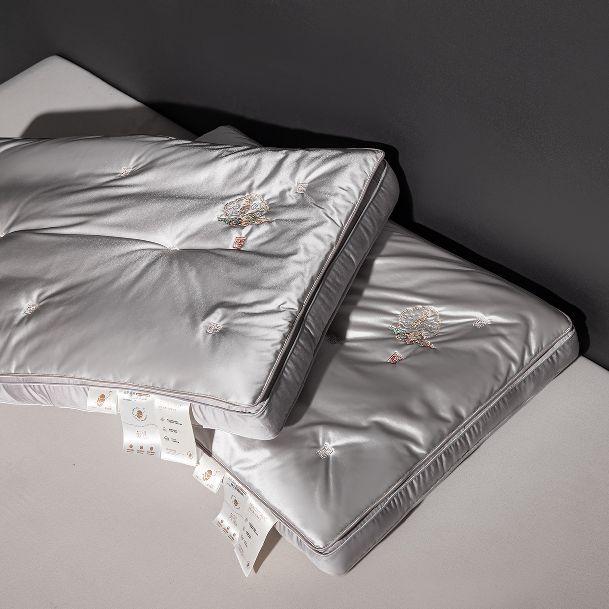 91家纺网 家纺一手货源 找家纺 （总）麦肯锡 2025新款九福蚕丝刺绣枕枕头枕芯