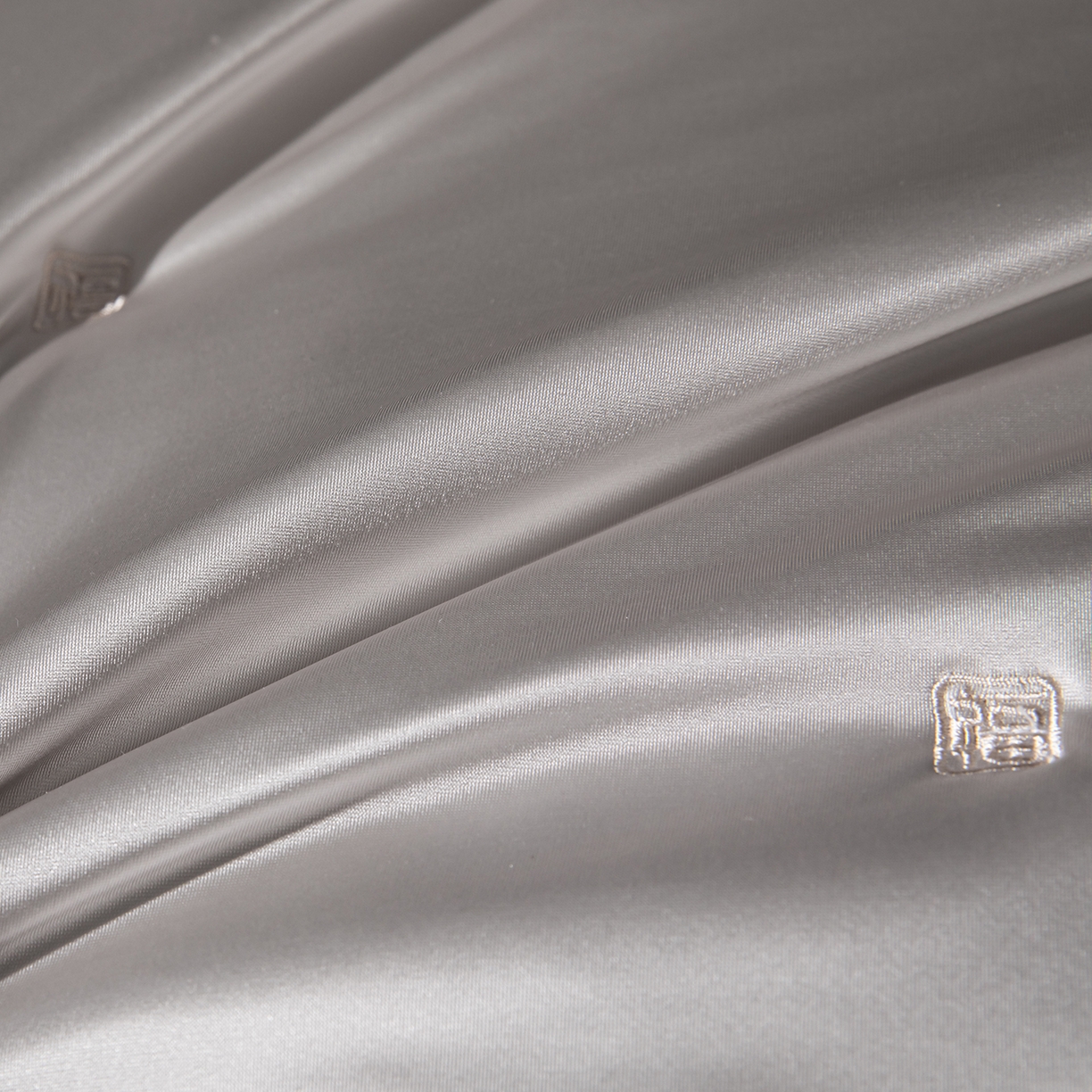 91家纺网 家纺一手货源 找家纺 （总）麦肯锡 2025新款九福蚕丝刺绣枕枕头枕芯