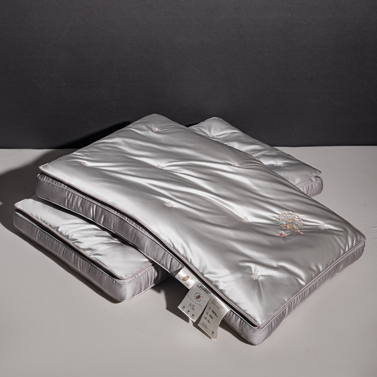 91家纺网 家纺一手货源 找家纺 （总）麦肯锡 2025新款九福蚕丝刺绣枕枕头枕芯