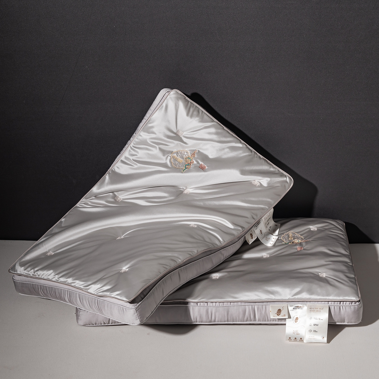 91家纺网 家纺一手货源 找家纺 （总）麦肯锡 2025新款九福蚕丝刺绣枕枕头枕芯