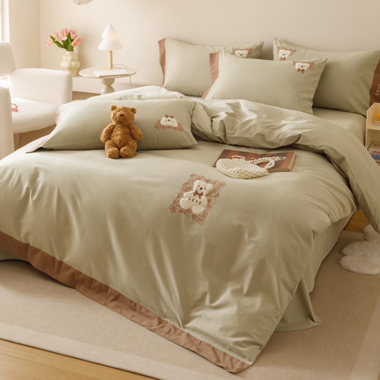 91家纺网 家纺一手货源 找家纺 艾莱家纺 2025新款A类新疆长绒棉纯棉加厚柔顺磨毛贴布绣四件套-奶芙 奶芙-锦绣绿