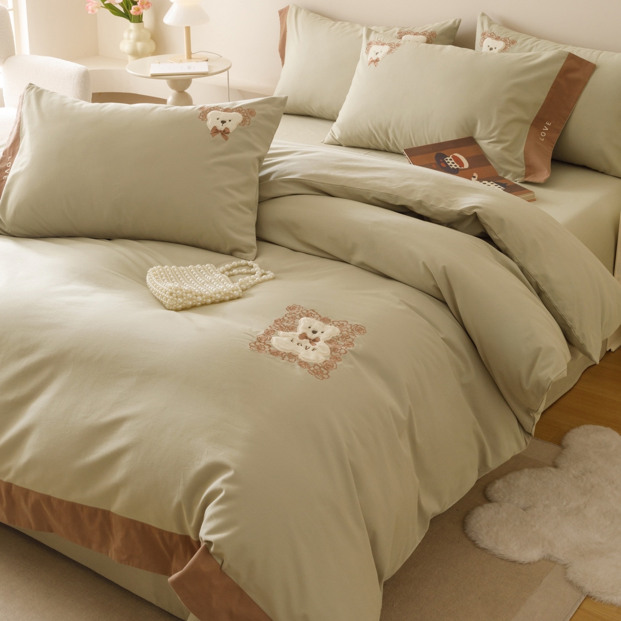 91家纺网 家纺一手货源 找家纺 艾莱家纺 2025新款A类新疆长绒棉纯棉加厚柔顺磨毛贴布绣四件套-奶芙 奶芙-锦绣绿