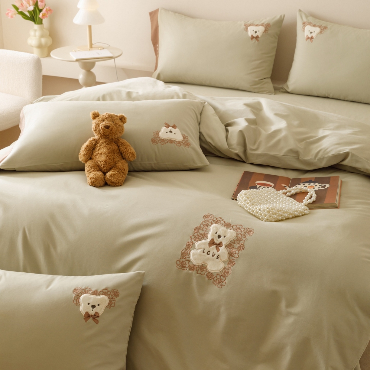 91家纺网 家纺一手货源 找家纺 艾莱家纺 2025新款A类新疆长绒棉纯棉加厚柔顺磨毛贴布绣四件套-奶芙 奶芙-锦绣绿