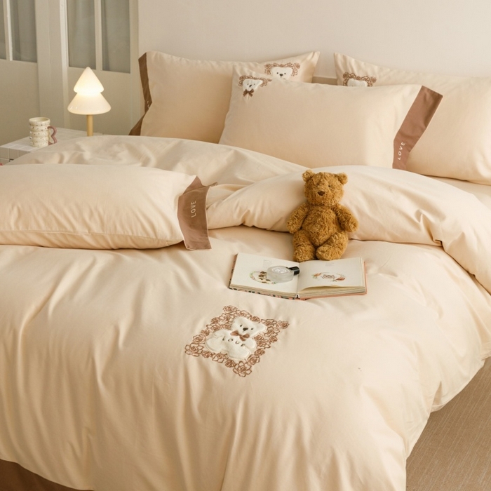 91家纺网 家纺一手货源 找家纺 艾莱家纺 2025新款A类新疆长绒棉纯棉加厚柔顺磨毛贴布绣四件套-奶芙 奶芙-可可蛋奶