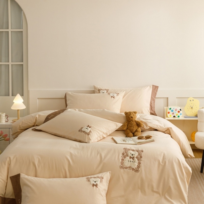 91家纺网 家纺一手货源 找家纺 艾莱家纺 2025新款A类新疆长绒棉纯棉加厚柔顺磨毛贴布绣四件套-奶芙 奶芙-可可蛋奶