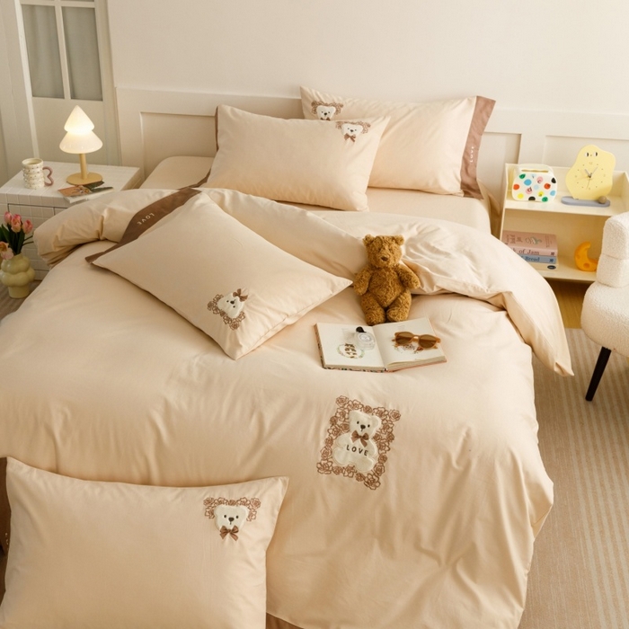 91家纺网 家纺一手货源 找家纺 艾莱家纺 2025新款A类新疆长绒棉纯棉加厚柔顺磨毛贴布绣四件套-奶芙 奶芙-可可蛋奶