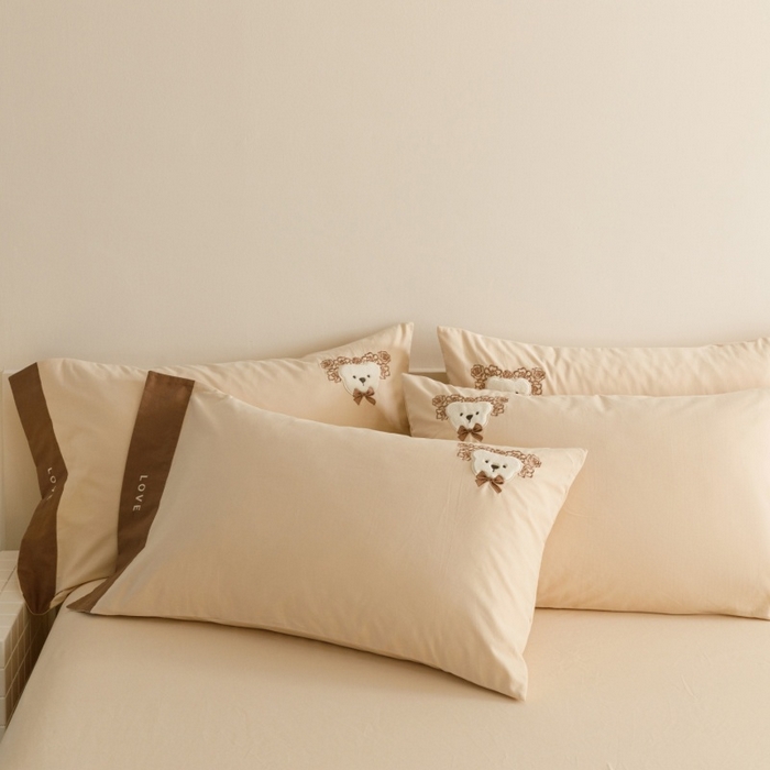 91家纺网 家纺一手货源 找家纺 艾莱家纺 2025新款A类新疆长绒棉纯棉加厚柔顺磨毛贴布绣四件套-奶芙 奶芙-可可蛋奶