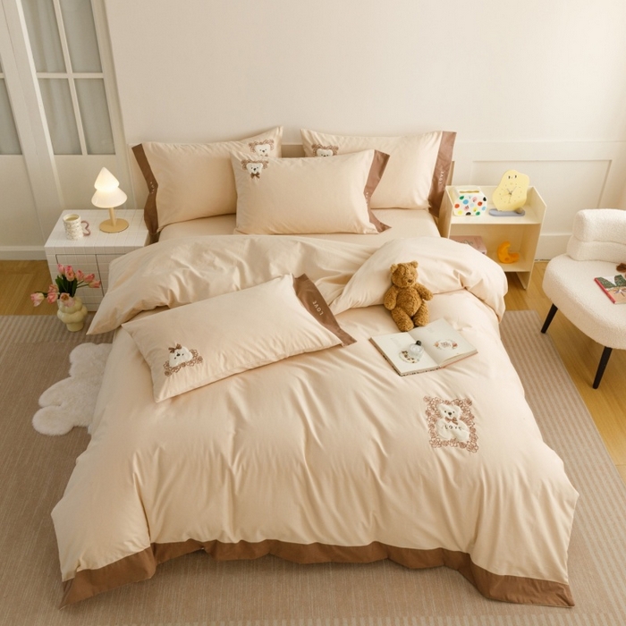 91家纺网 家纺一手货源 找家纺 艾莱家纺 2025新款A类新疆长绒棉纯棉加厚柔顺磨毛贴布绣四件套-奶芙 奶芙-可可蛋奶