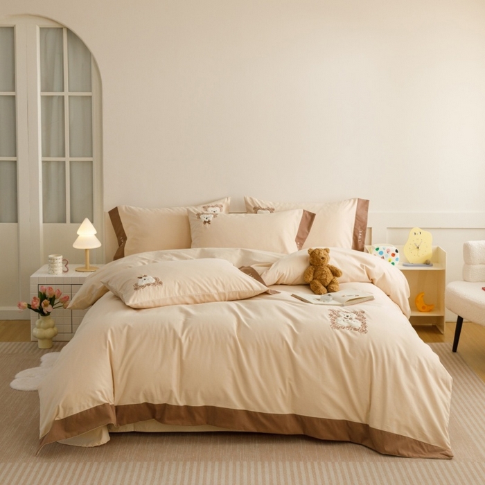 91家纺网 家纺一手货源 找家纺 艾莱家纺 2025新款A类新疆长绒棉纯棉加厚柔顺磨毛贴布绣四件套-奶芙 奶芙-可可蛋奶