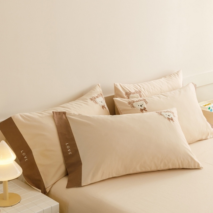 91家纺网 家纺一手货源 找家纺 艾莱家纺 2025新款A类新疆长绒棉纯棉加厚柔顺磨毛贴布绣四件套-奶芙 奶芙-可可蛋奶