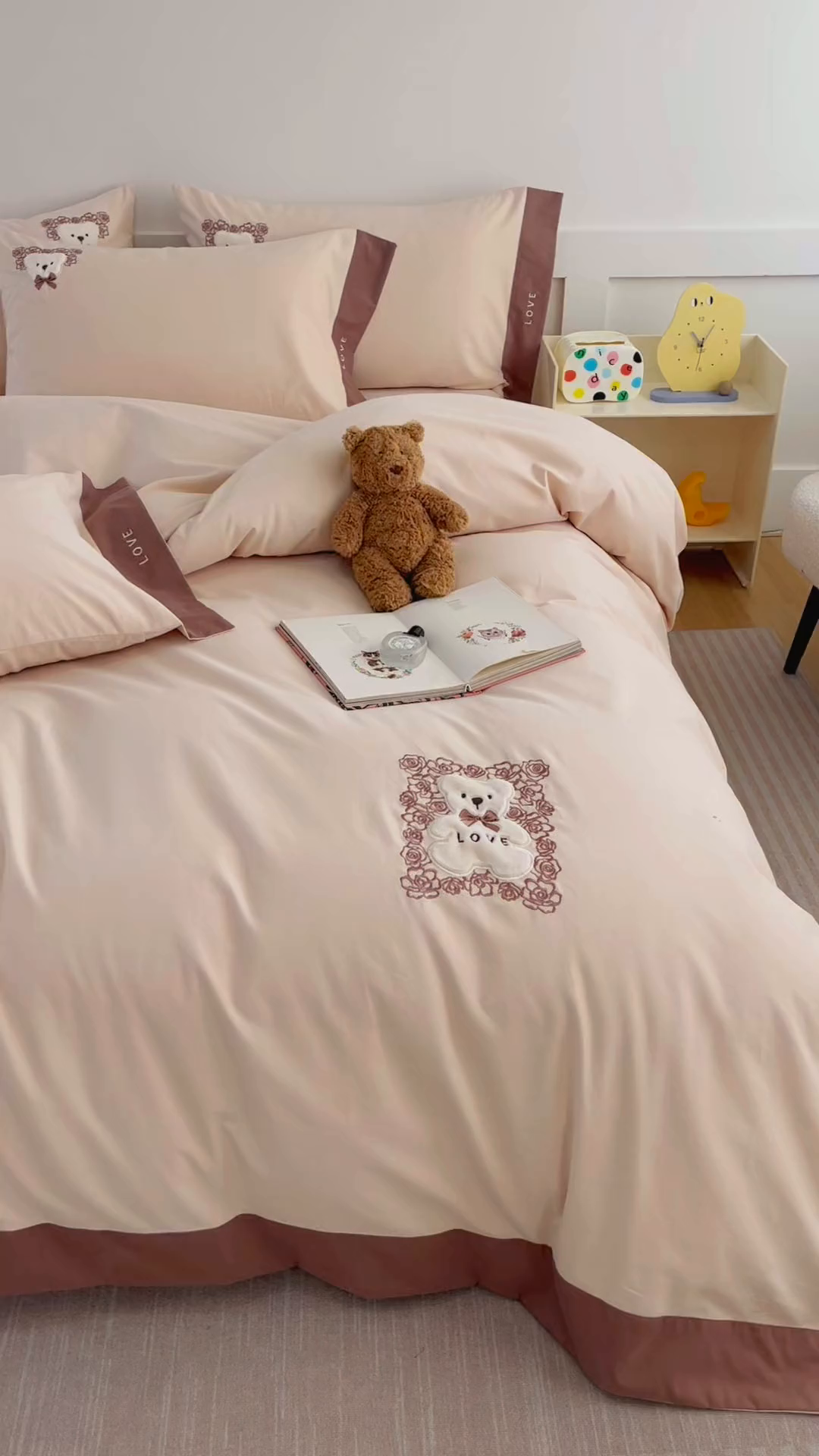 91家纺网 家纺一手货源 找家纺 艾莱家纺 2025新款A类新疆长绒棉纯棉加厚柔顺磨毛贴布绣四件套-奶芙 奶芙-可可蛋奶