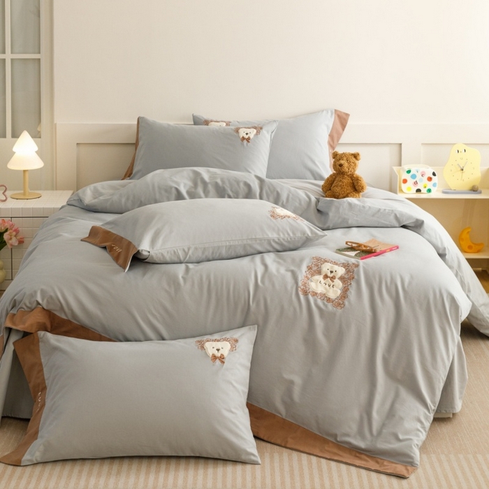 91家纺网 家纺一手货源 找家纺 艾莱家纺 2025新款A类新疆长绒棉纯棉加厚柔顺磨毛贴布绣四件套-奶芙 奶芙-悠兰