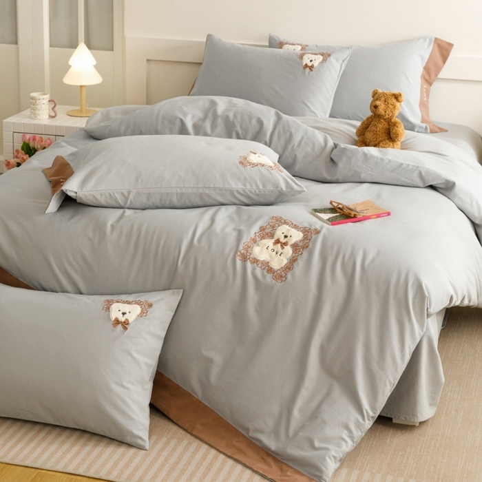 91家纺网 家纺一手货源 找家纺 艾莱家纺 2025新款A类新疆长绒棉纯棉加厚柔顺磨毛贴布绣四件套-奶芙 奶芙-悠兰