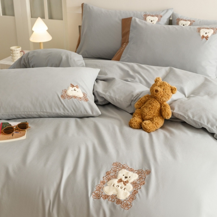 91家纺网 家纺一手货源 找家纺 艾莱家纺 2025新款A类新疆长绒棉纯棉加厚柔顺磨毛贴布绣四件套-奶芙 奶芙-悠兰