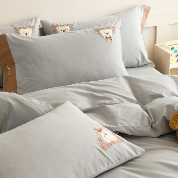 91家纺网 家纺一手货源 找家纺 艾莱家纺 2025新款A类新疆长绒棉纯棉加厚柔顺磨毛贴布绣四件套-奶芙 奶芙-悠兰