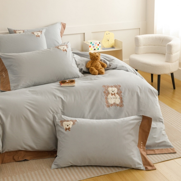 91家纺网 家纺一手货源 找家纺 艾莱家纺 2025新款A类新疆长绒棉纯棉加厚柔顺磨毛贴布绣四件套-奶芙 奶芙-悠兰