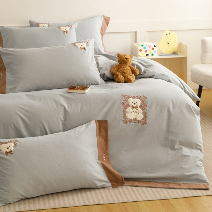 91家纺网 家纺一手货源 找家纺 艾莱家纺 2025新款A类新疆长绒棉纯棉加厚柔顺磨毛贴布绣四件套-奶芙 奶芙-悠兰