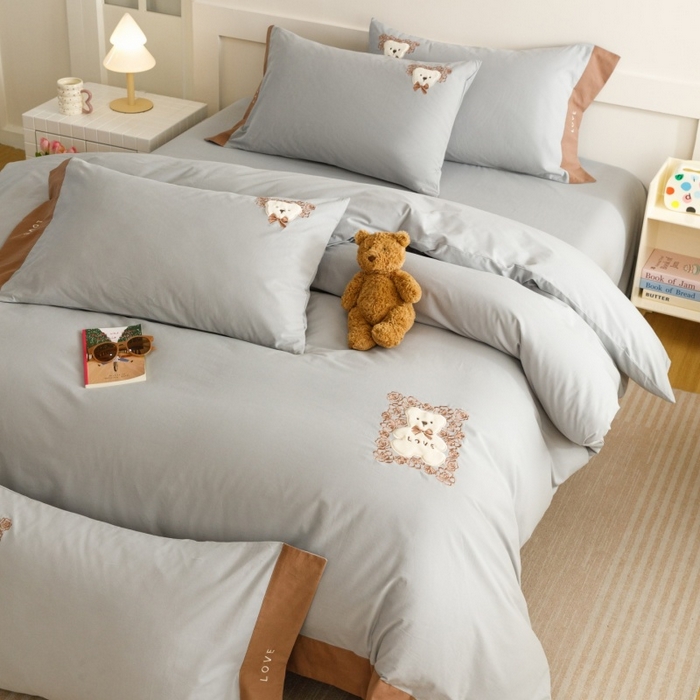 91家纺网 家纺一手货源 找家纺 艾莱家纺 2025新款A类新疆长绒棉纯棉加厚柔顺磨毛贴布绣四件套-奶芙 奶芙-悠兰