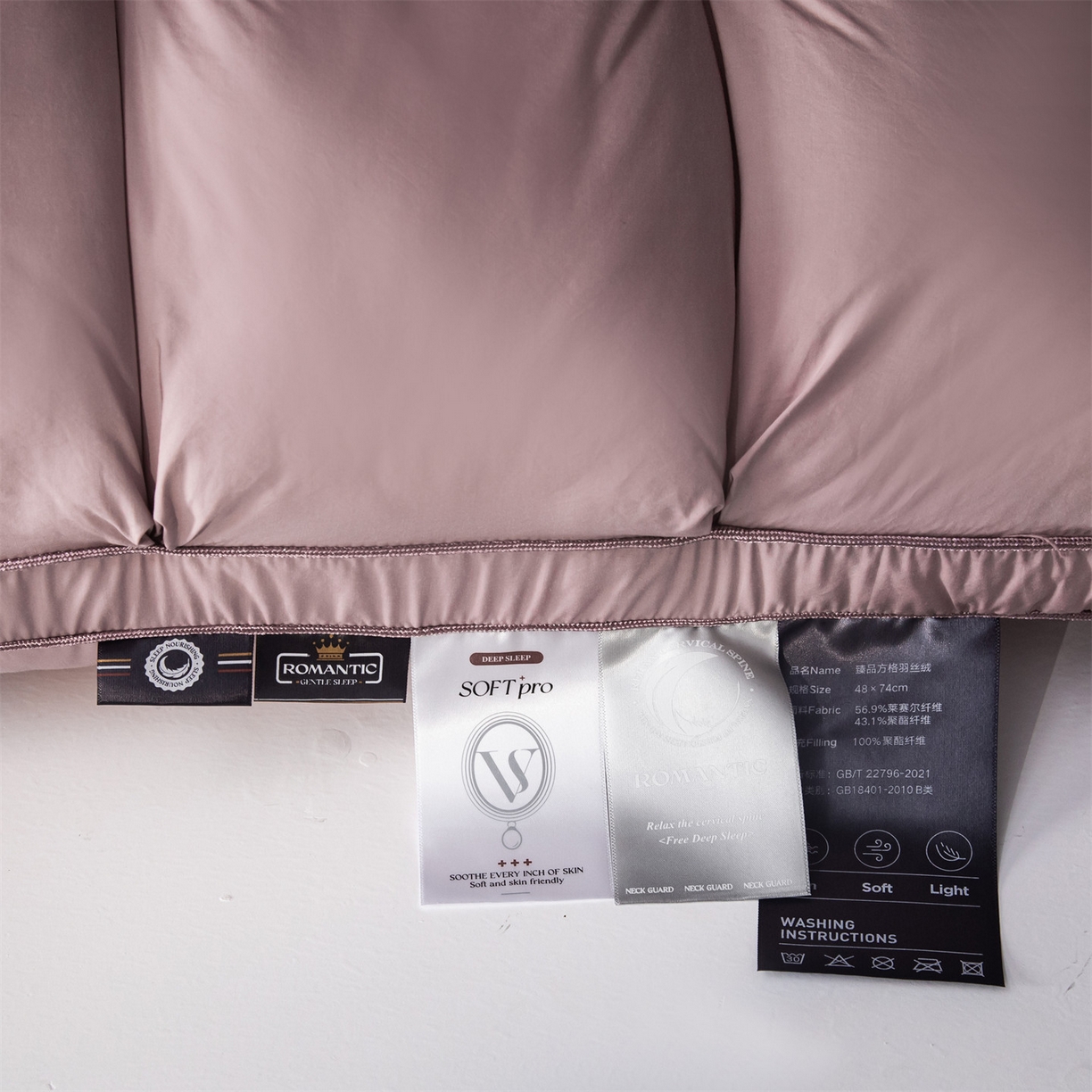 91家纺网 家纺一手货源 找家纺 麦肯锡 2025新款星级方格酒店羽丝绒枕枕头枕芯 星级方格酒店羽丝绒枕-粉色