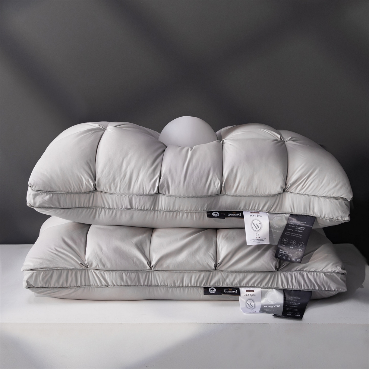 91家纺网 家纺一手货源 找家纺 麦肯锡 2025新款星级方格酒店羽丝绒枕枕头枕芯 星级方格酒店羽丝绒枕-灰色