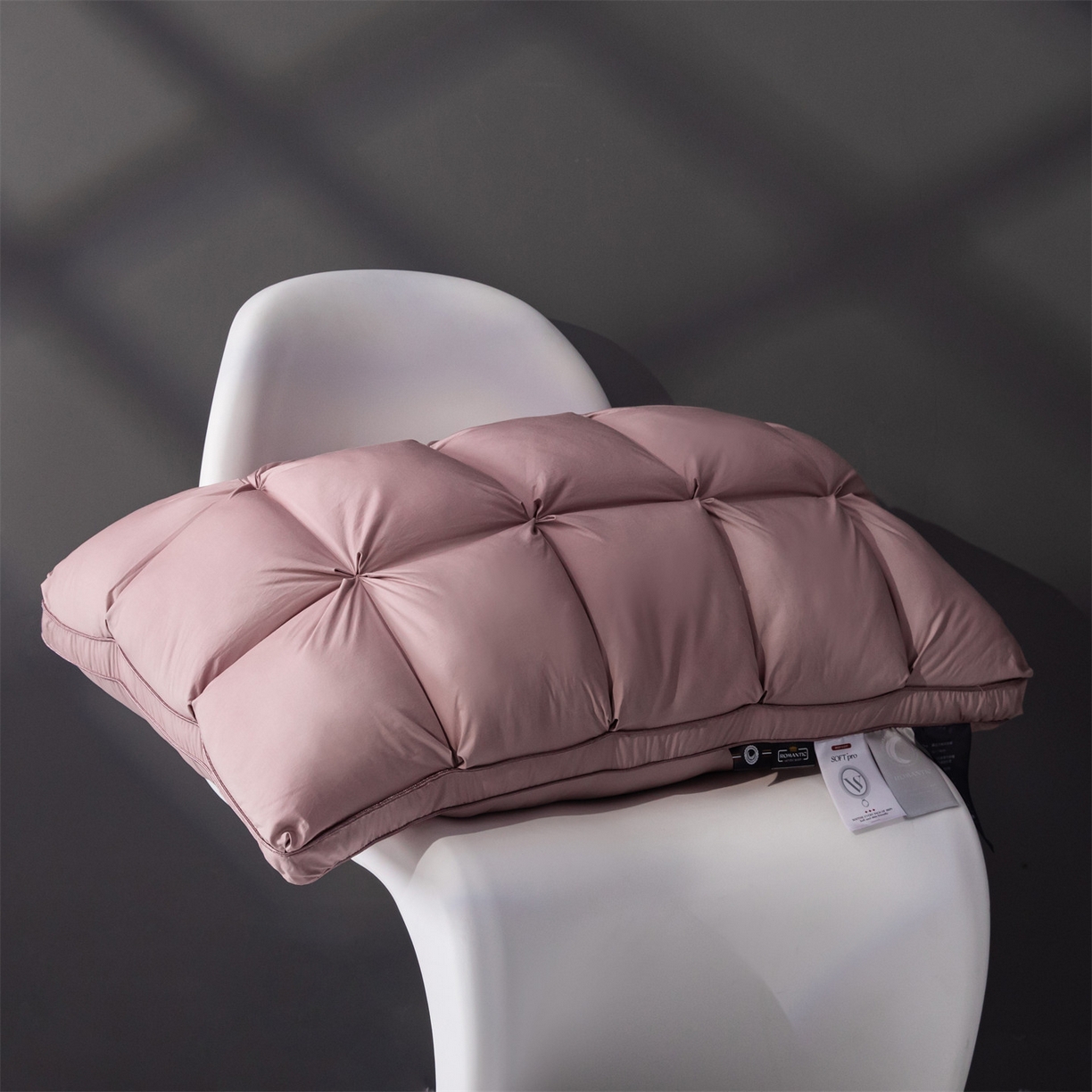 麦肯锡 2025新款星级方格酒店羽丝绒枕枕头枕芯 星级方格酒店羽丝绒枕-粉色