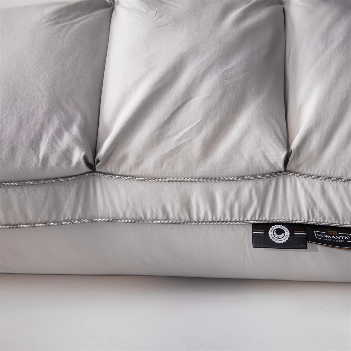 91家纺网 家纺一手货源 找家纺 麦肯锡 2025新款星级方格酒店羽丝绒枕枕头枕芯 星级方格酒店羽丝绒枕-灰色