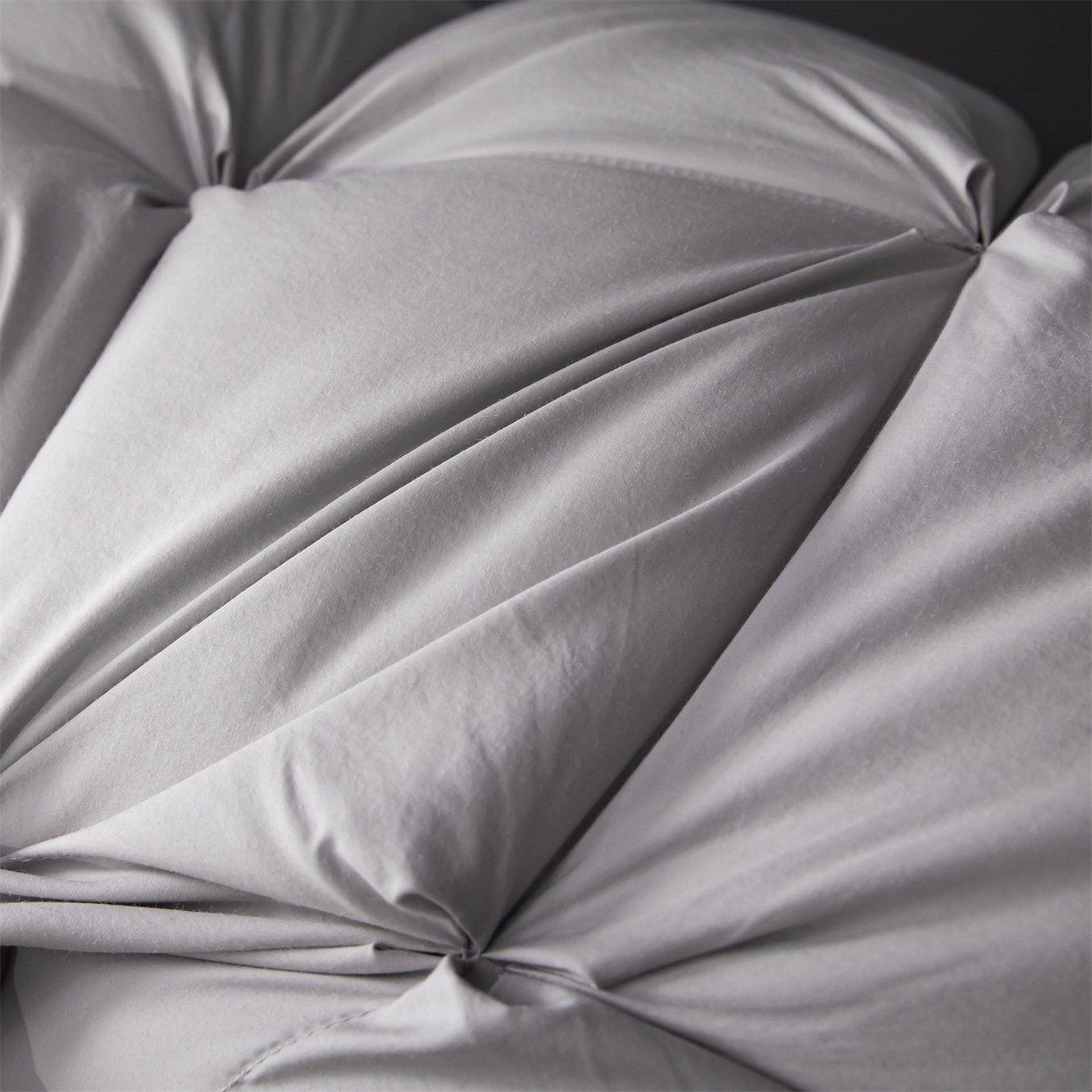 91家纺网 家纺一手货源 找家纺 麦肯锡 2025新款星级方格酒店羽丝绒枕枕头枕芯 星级方格酒店羽丝绒枕-灰色