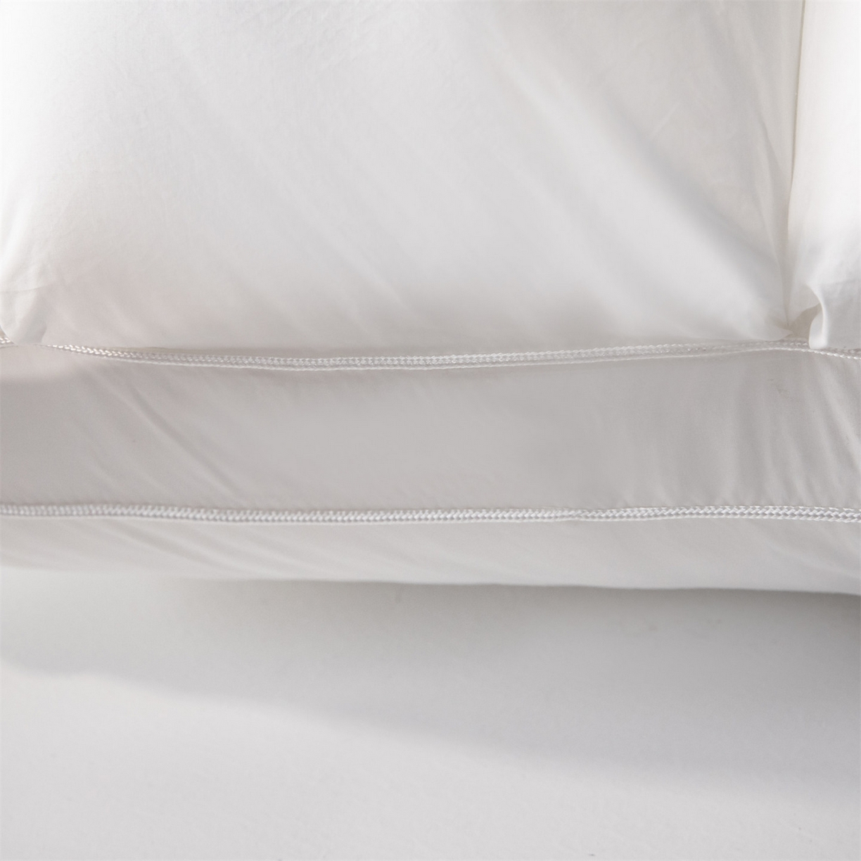 91家纺网 家纺一手货源 找家纺 麦肯锡 2025新款星级方格酒店羽丝绒枕枕头枕芯 星级方格酒店羽丝绒枕-白色