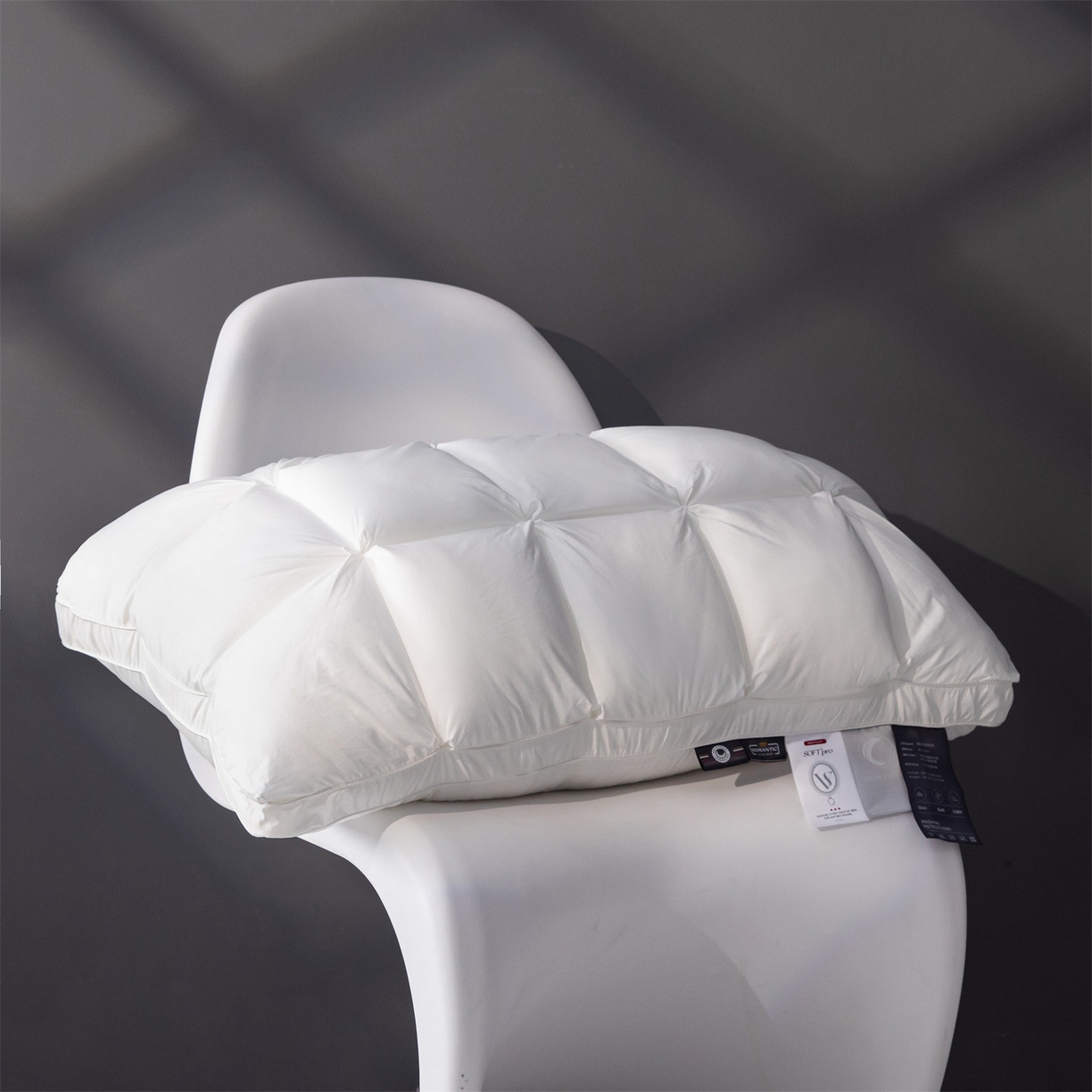 麦肯锡 2025新款星级方格酒店羽丝绒枕枕头枕芯 星级方格酒店羽丝绒枕-白色