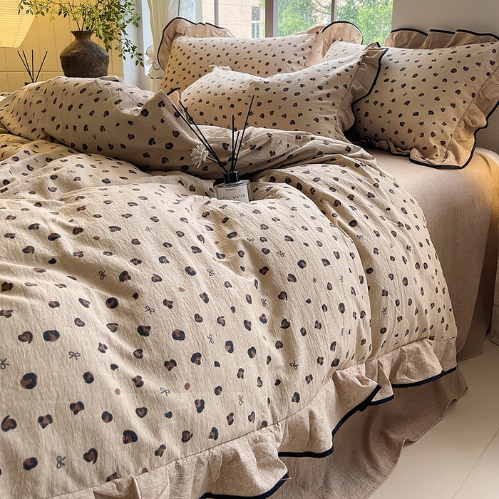 91家纺网 家纺一手货源 找家纺 宝士康家纺 2025新款原麻荷叶边四件套 精致豹纹