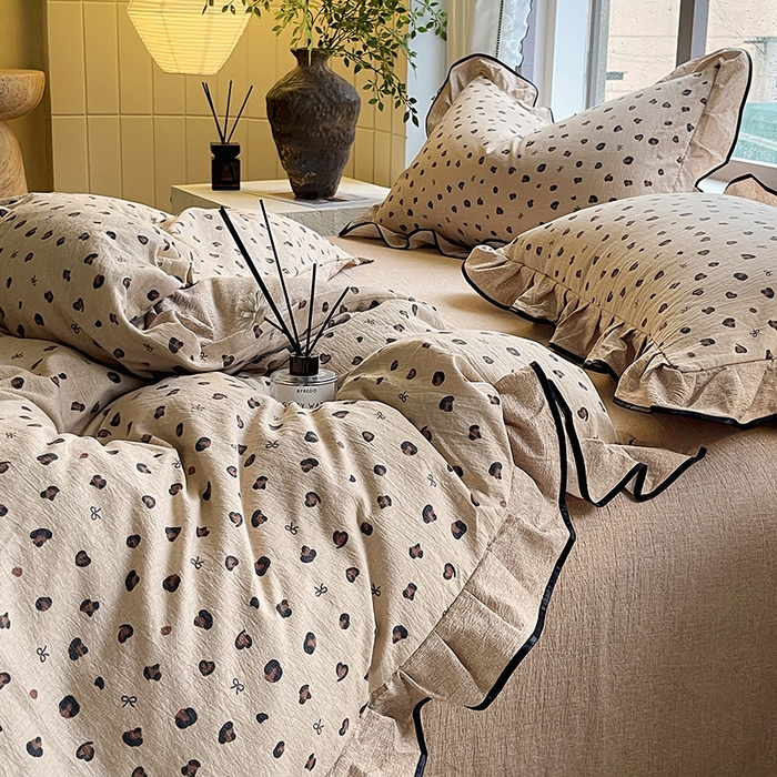 91家纺网 家纺一手货源 找家纺 宝士康家纺 2025新款原麻荷叶边四件套 精致豹纹