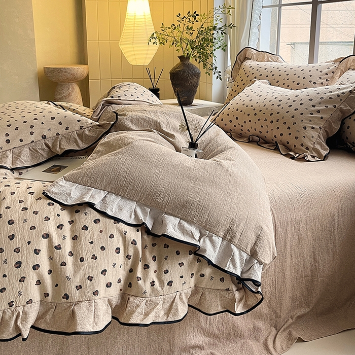 91家纺网 家纺一手货源 找家纺 宝士康家纺 2025新款原麻荷叶边四件套 精致豹纹