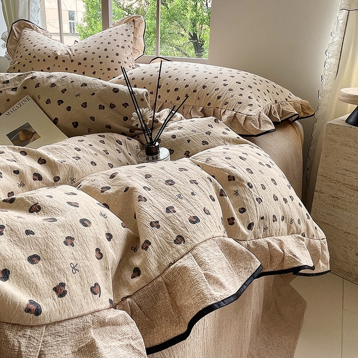 91家纺网 家纺一手货源 找家纺 宝士康家纺 2025新款原麻荷叶边四件套 精致豹纹