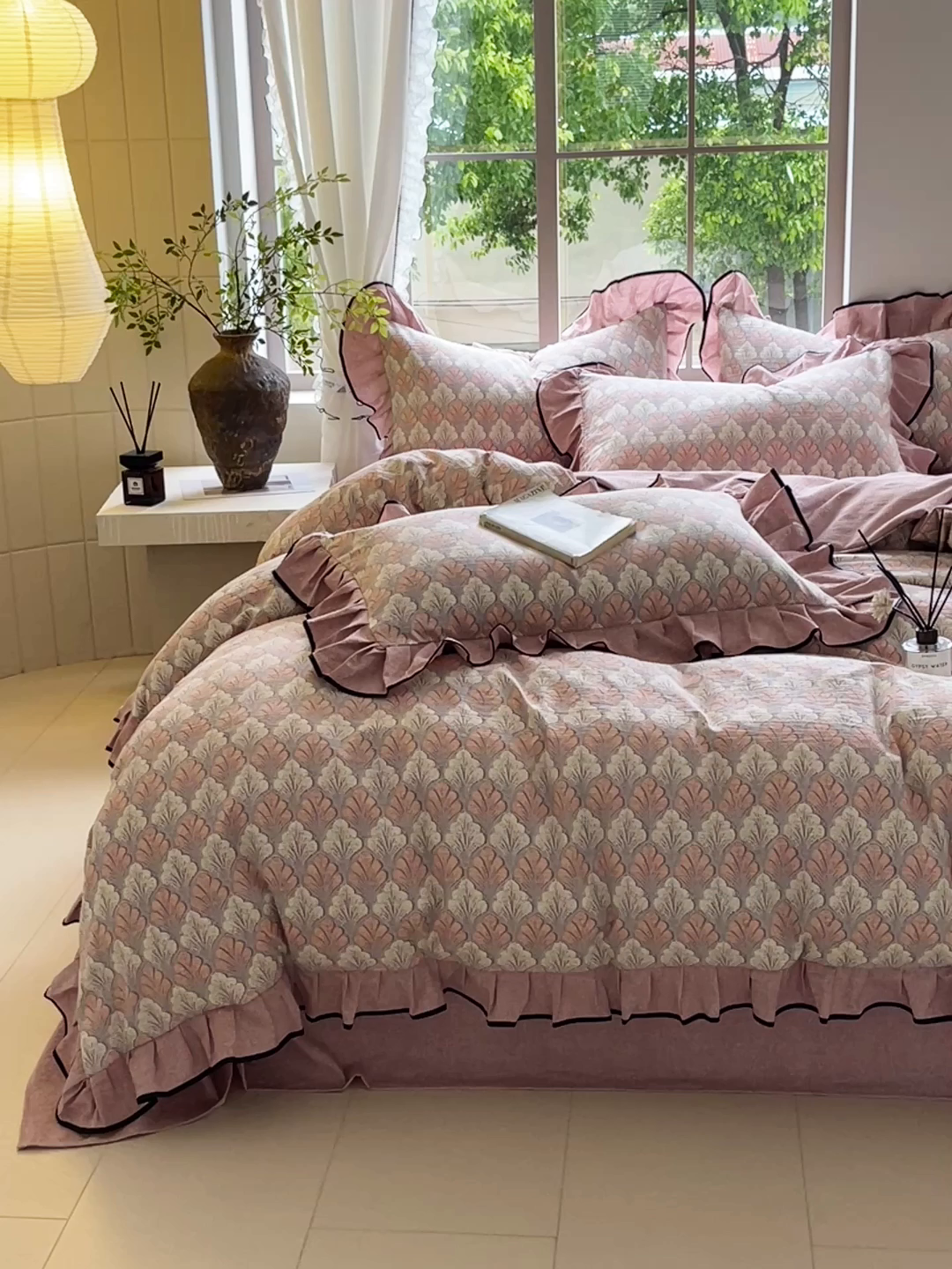 91家纺网 家纺一手货源 找家纺 宝士康家纺 2025新款原麻荷叶边四件套 时光森林