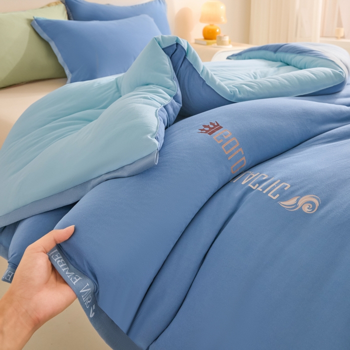 91家纺网 家纺一手货源 找家纺 宝士康家纺 2025新品10A抗菌金乳丝春秋被/冬被/跨境外贸 金乳丝-蓝色