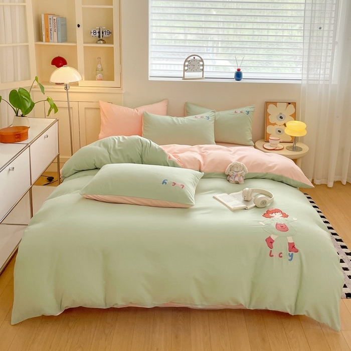 91家纺网 家纺一手货源 找家纺 麦空家居 2025新款抗菌水洗皱棉贴布绣四件套学生三件套-糖果梦 乐琪女孩-牛油果