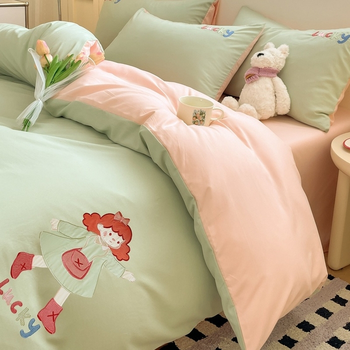 91家纺网 家纺一手货源 找家纺 麦空家居 2025新款抗菌水洗皱棉贴布绣四件套学生三件套-糖果梦 乐琪女孩-牛油果