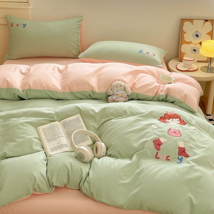 91家纺网 家纺一手货源 找家纺 麦空家居 2025新款抗菌水洗皱棉贴布绣四件套学生三件套-糖果梦 乐琪女孩-牛油果