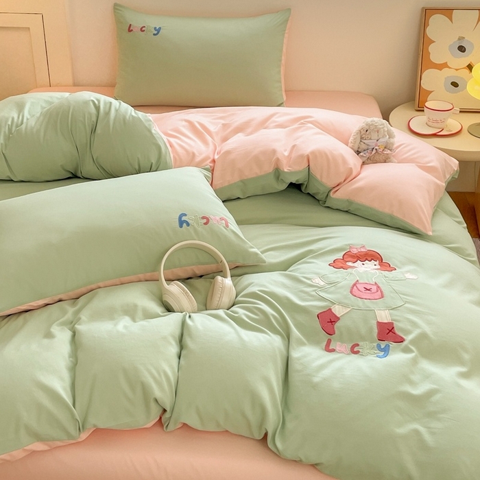91家纺网 家纺一手货源 找家纺 麦空家居 2025新款抗菌水洗皱棉贴布绣四件套学生三件套-糖果梦 乐琪女孩-牛油果