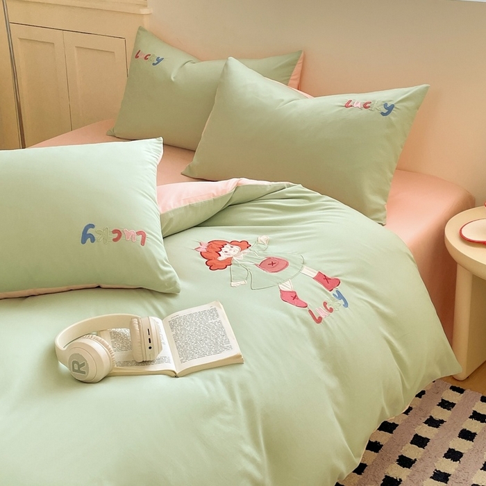 91家纺网 家纺一手货源 找家纺 麦空家居 2025新款抗菌水洗皱棉贴布绣四件套学生三件套-糖果梦 乐琪女孩-牛油果