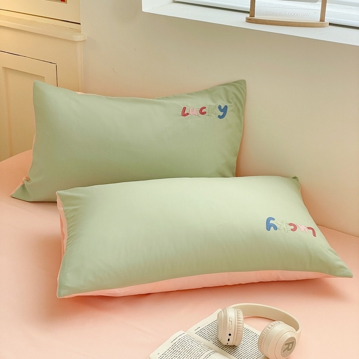 91家纺网 家纺一手货源 找家纺 麦空家居 2025新款抗菌水洗皱棉贴布绣四件套学生三件套-糖果梦 乐琪女孩-牛油果