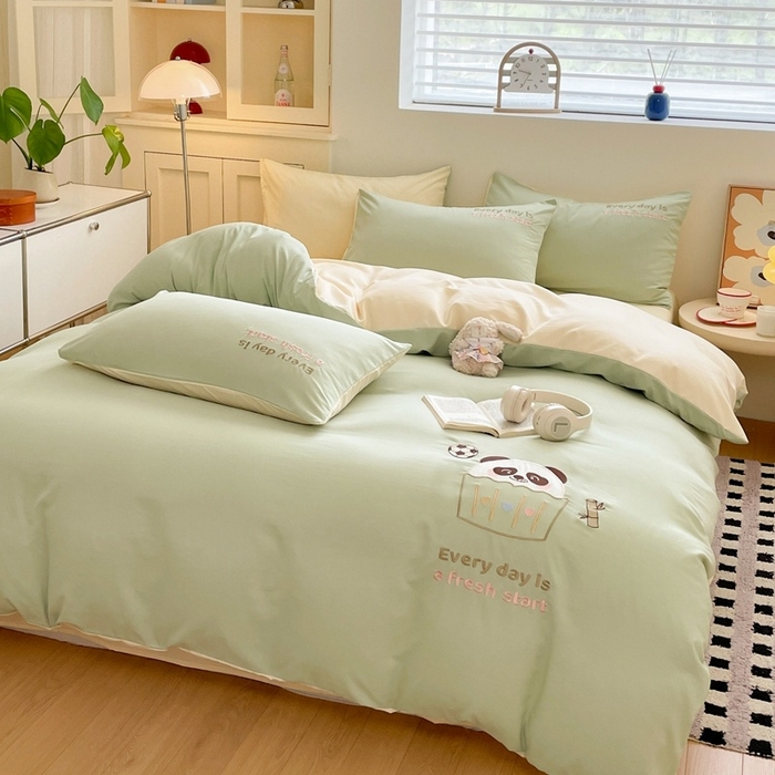 91家纺网 家纺一手货源 找家纺 麦空家居 2025新款抗菌水洗皱棉贴布绣四件套学生三件套-糖果梦 胖达熊-牛油果